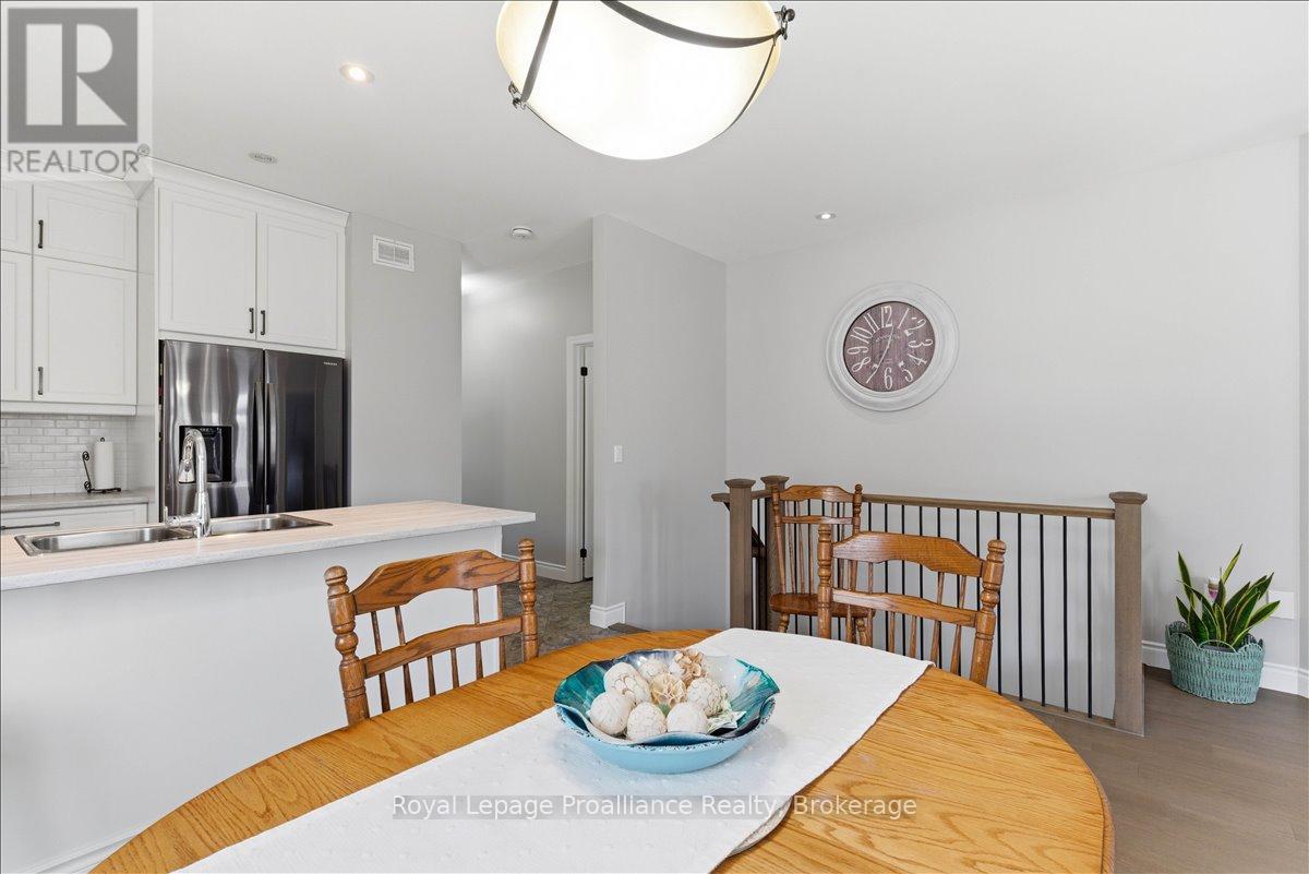 7 BERWICK STREET - 14