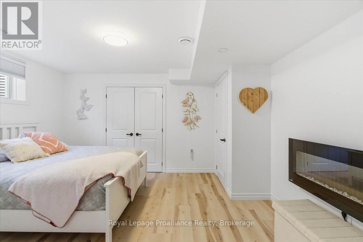 7 BERWICK STREET - 31