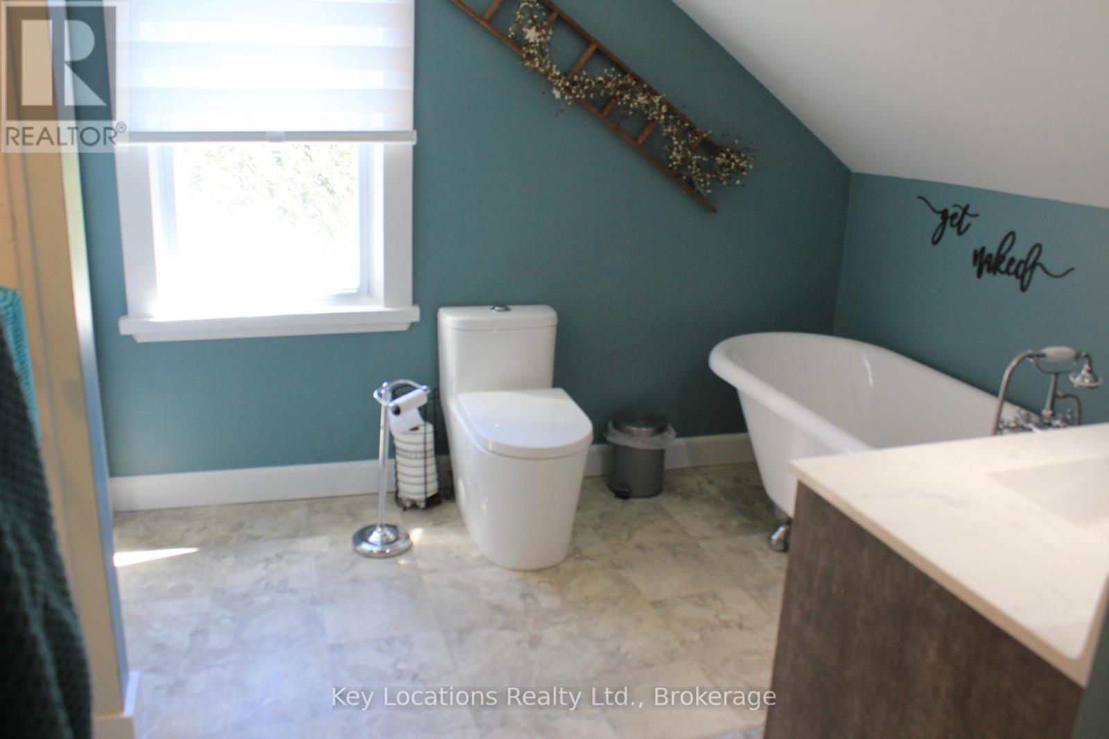724 GOULD STREET N - 11