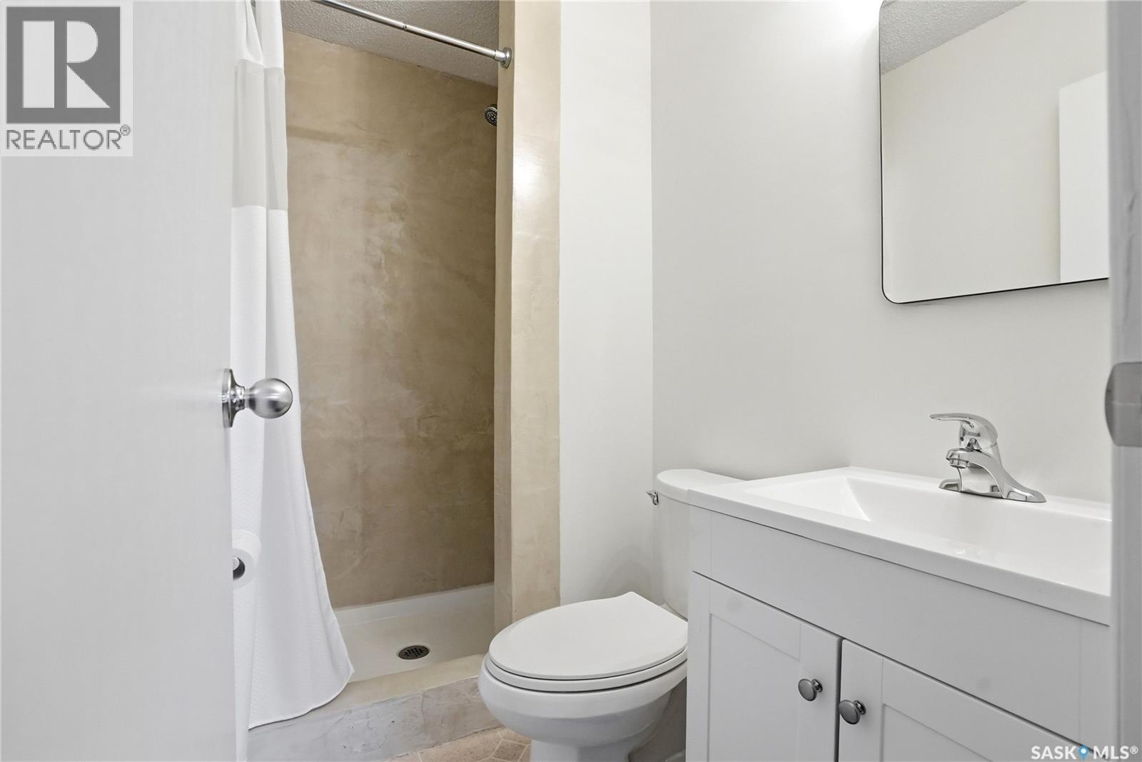 318 Nokomis PLACE - 44