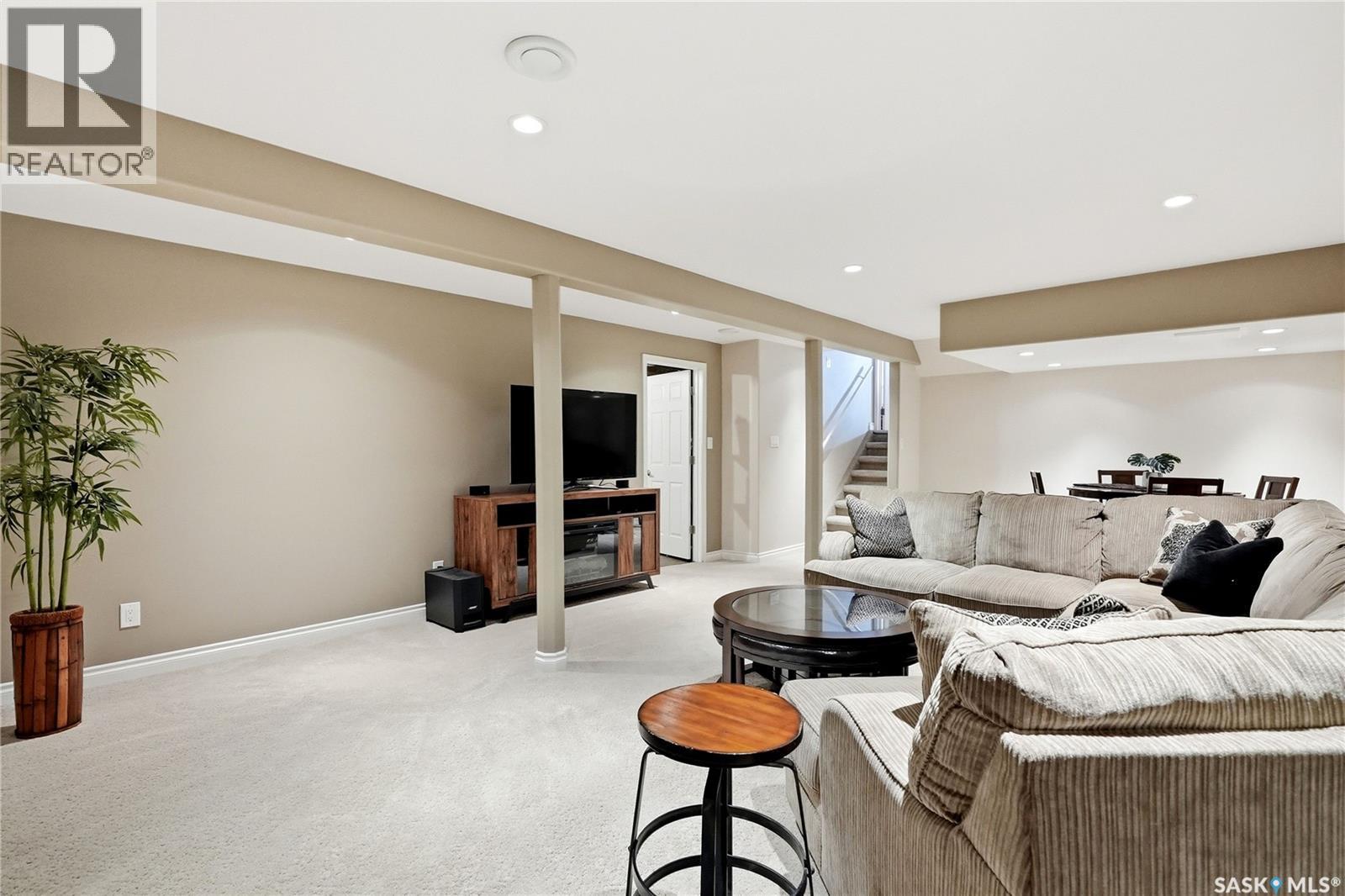 318 Nokomis PLACE - 53