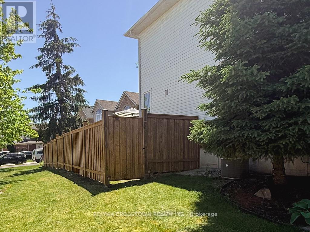 11 KENSINGTON TRAIL - 40