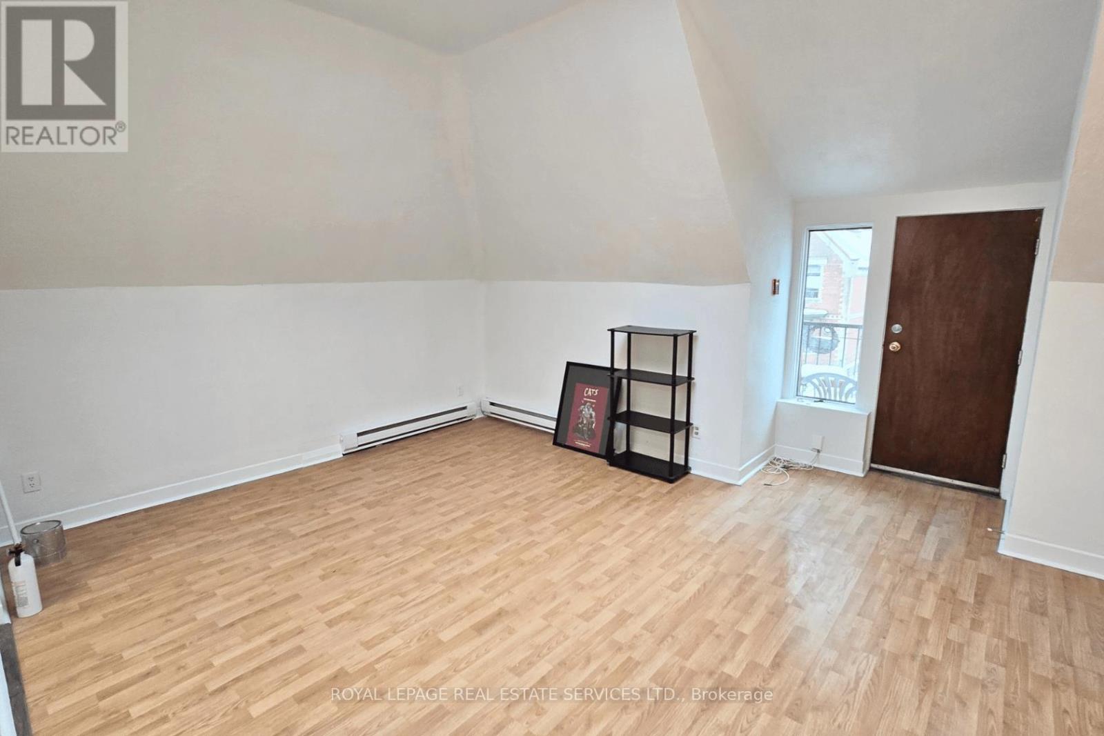 Listing photo of 3 - 118 PEMBROKE STREET
