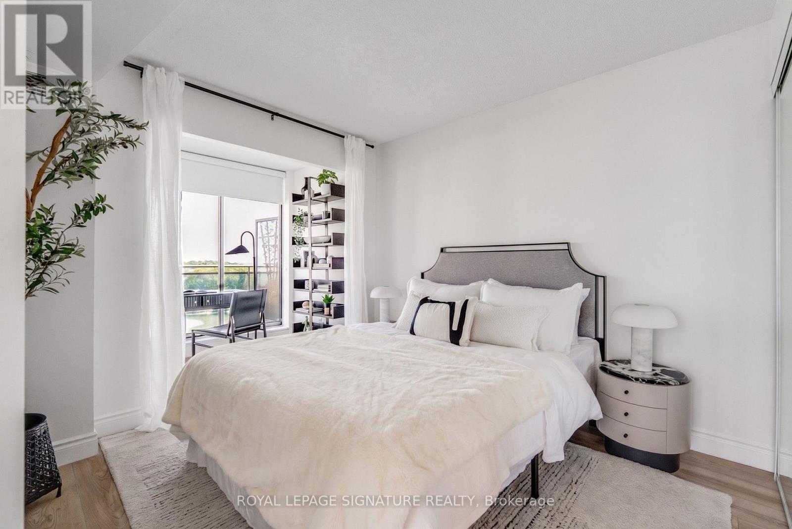 #1007 650 QUEENS QUAY W - 10