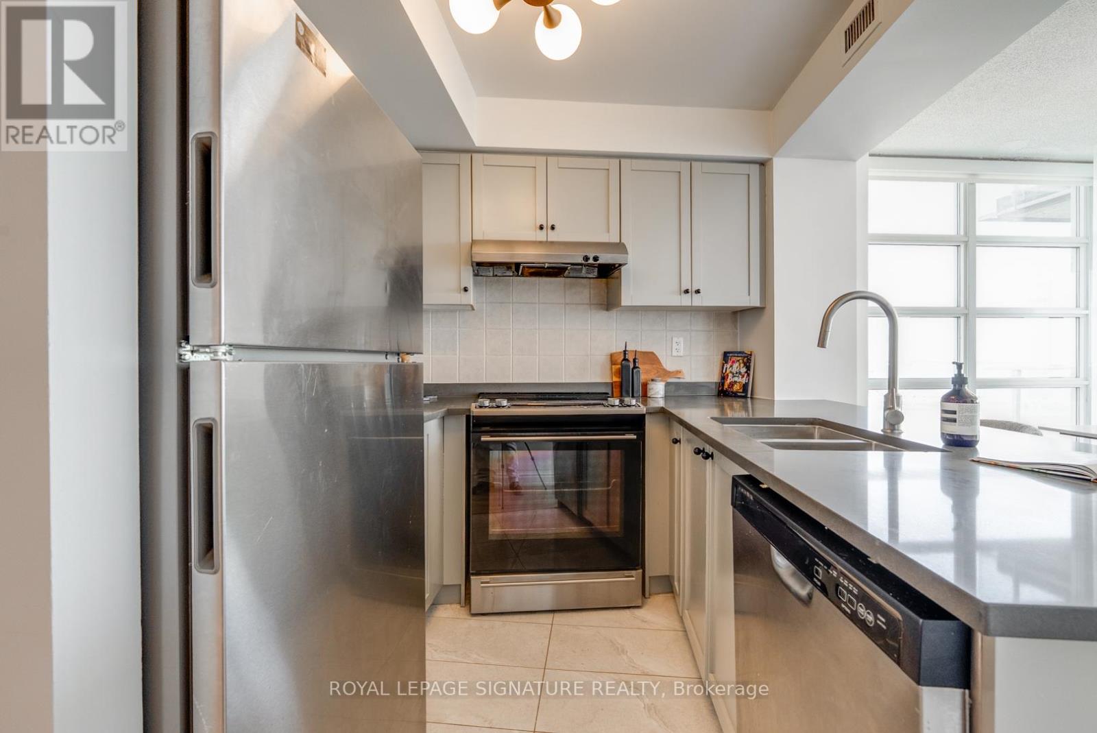 #1007 650 QUEENS QUAY W - 6
