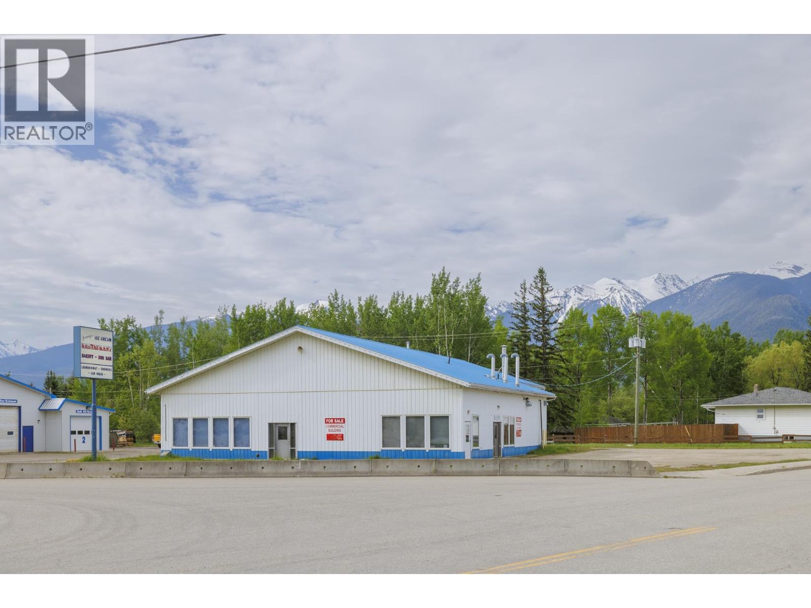 1011 SE FRONTAGE ROAD