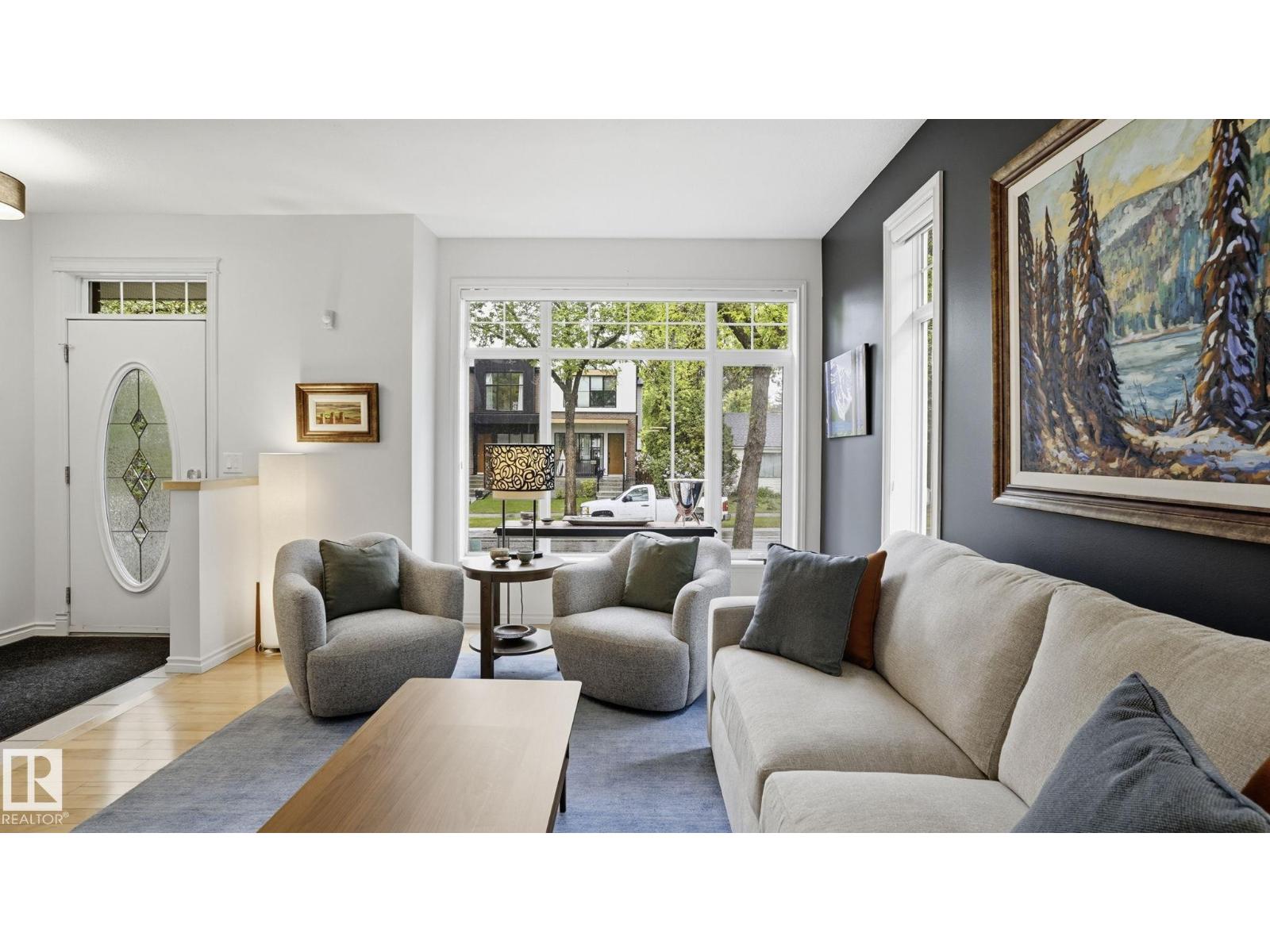 9551 73 AV NW - 11