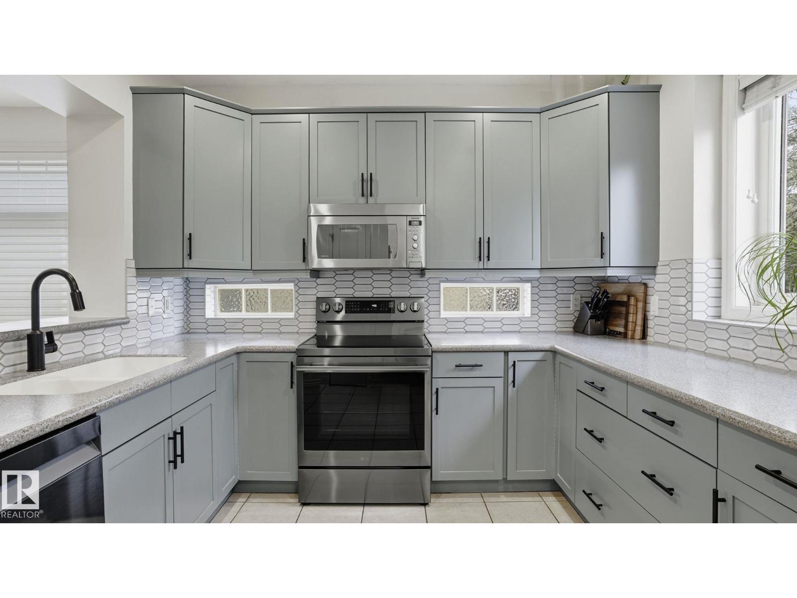 9551 73 AV NW - 14