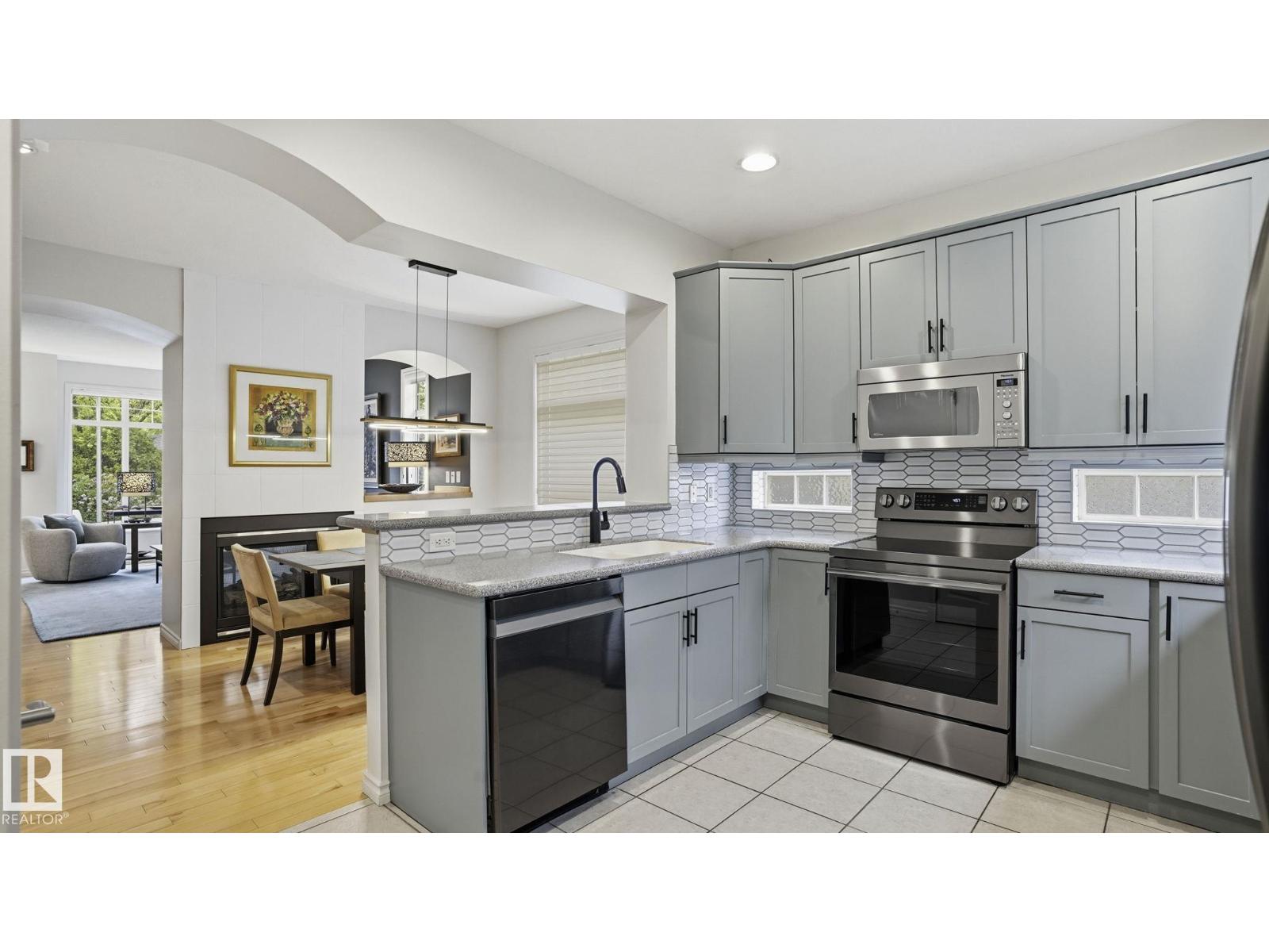 9551 73 AV NW - 15