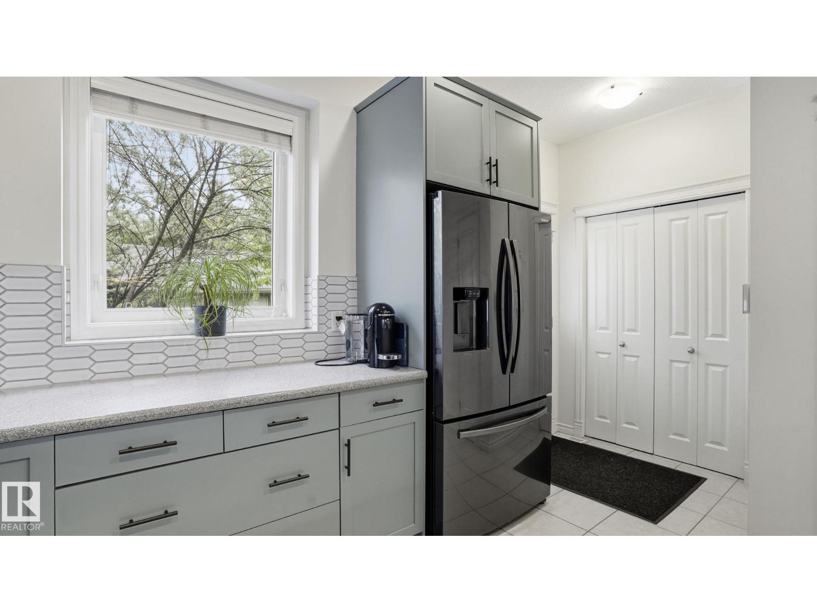 9551 73 AV NW - 16