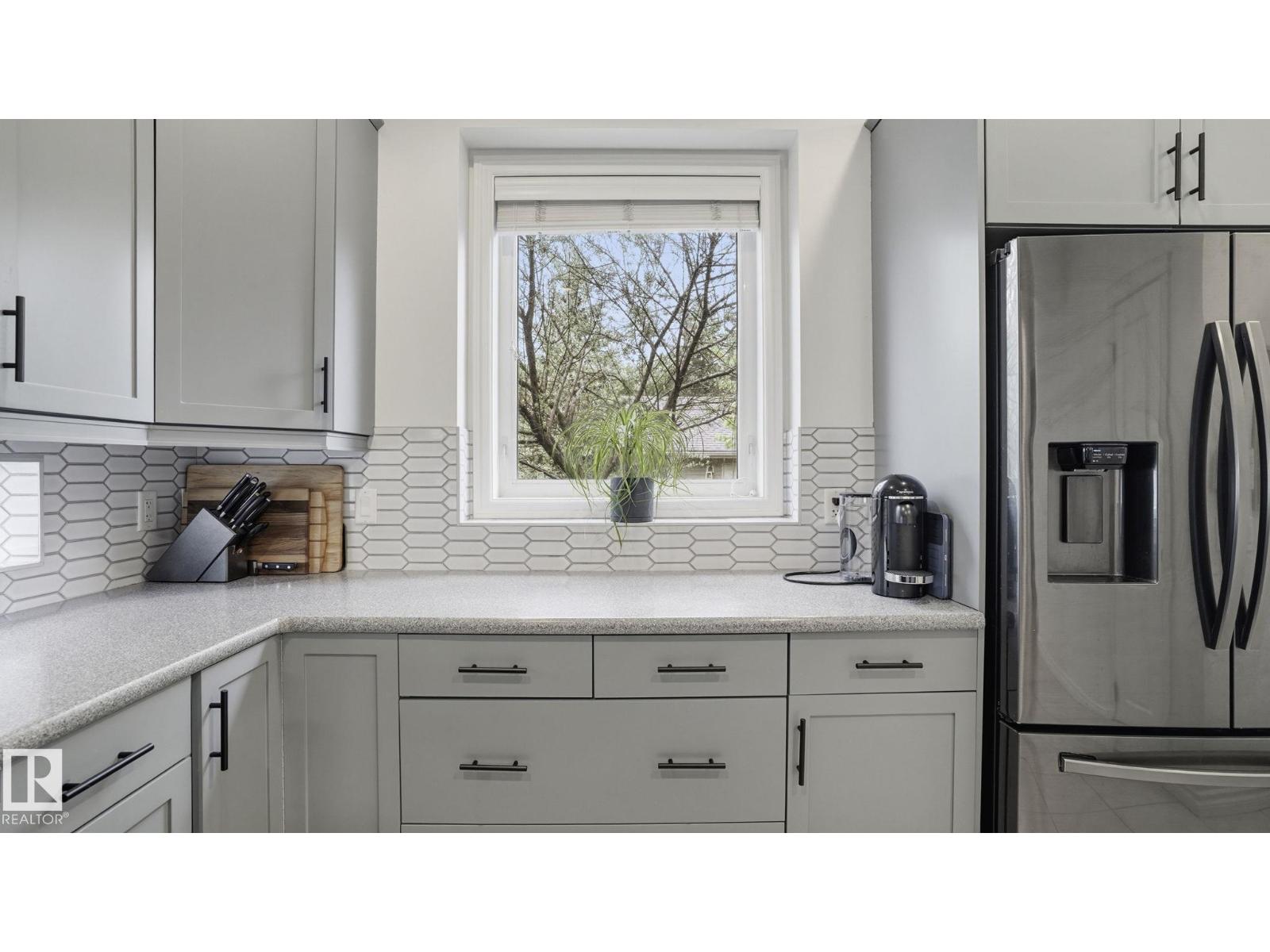 9551 73 AV NW - 17