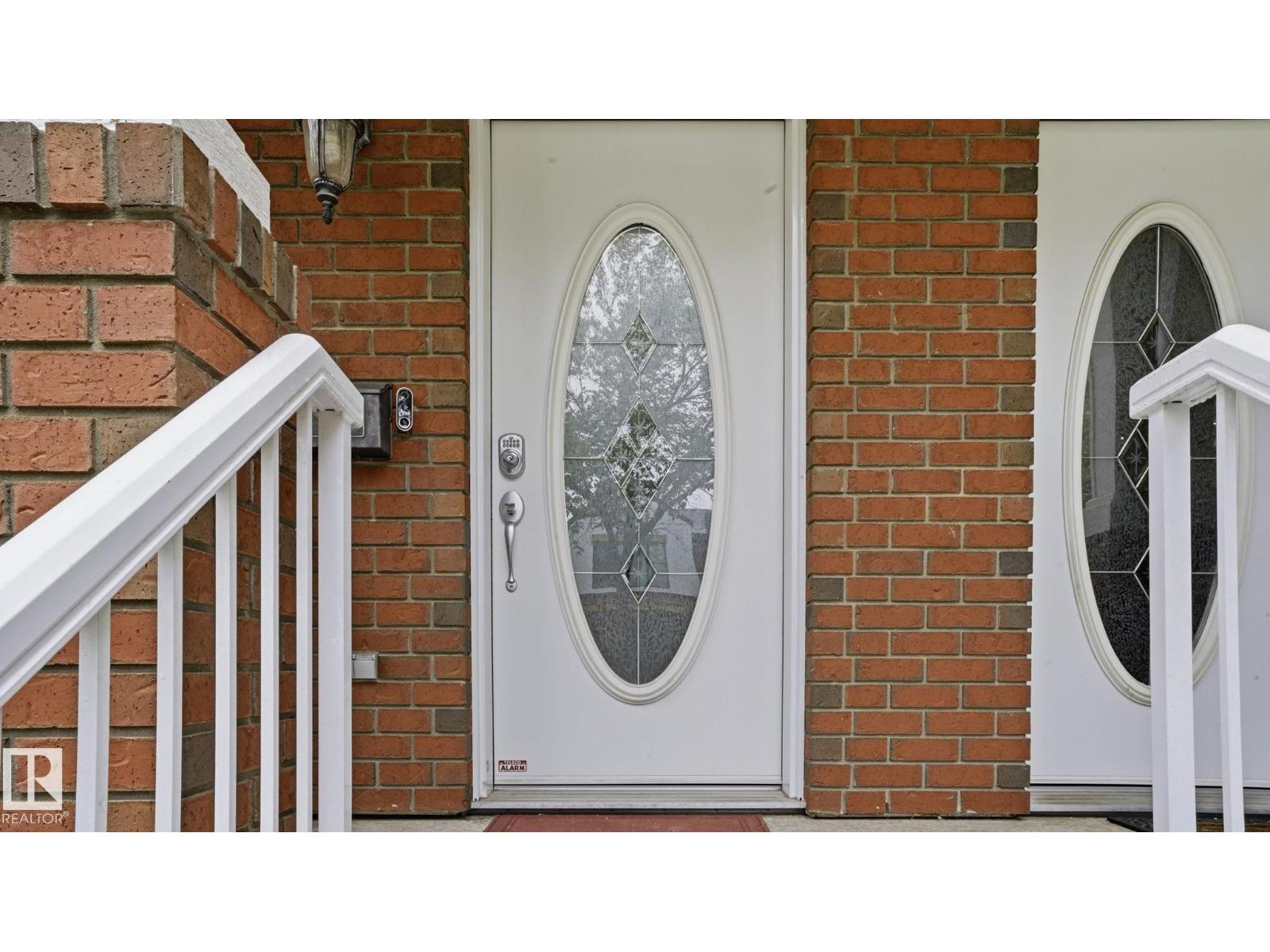9551 73 AV NW - 3