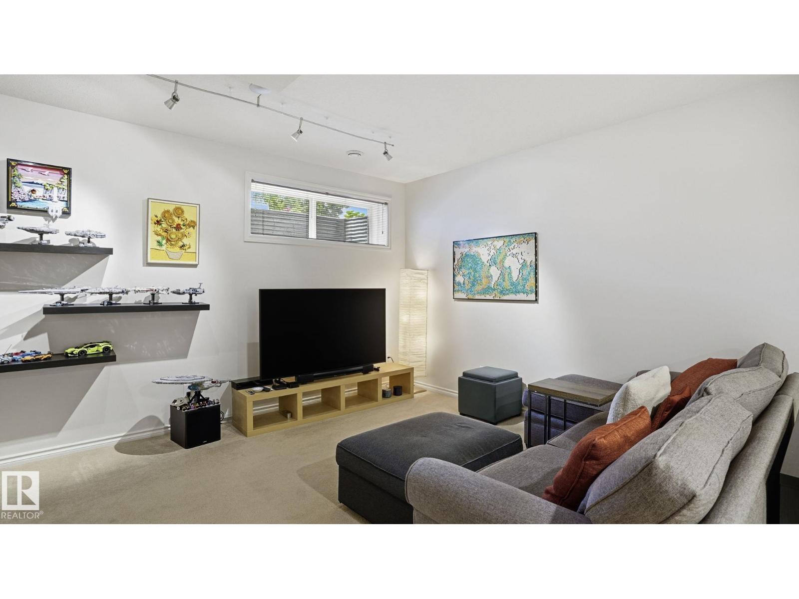9551 73 AV NW - 31