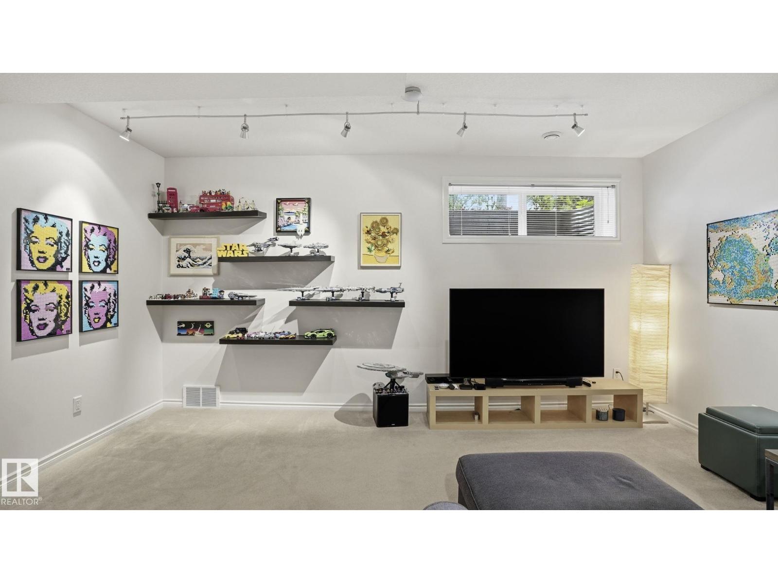 9551 73 AV NW - 32