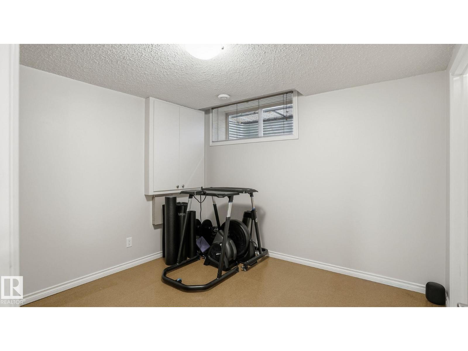 9551 73 AV NW - 35