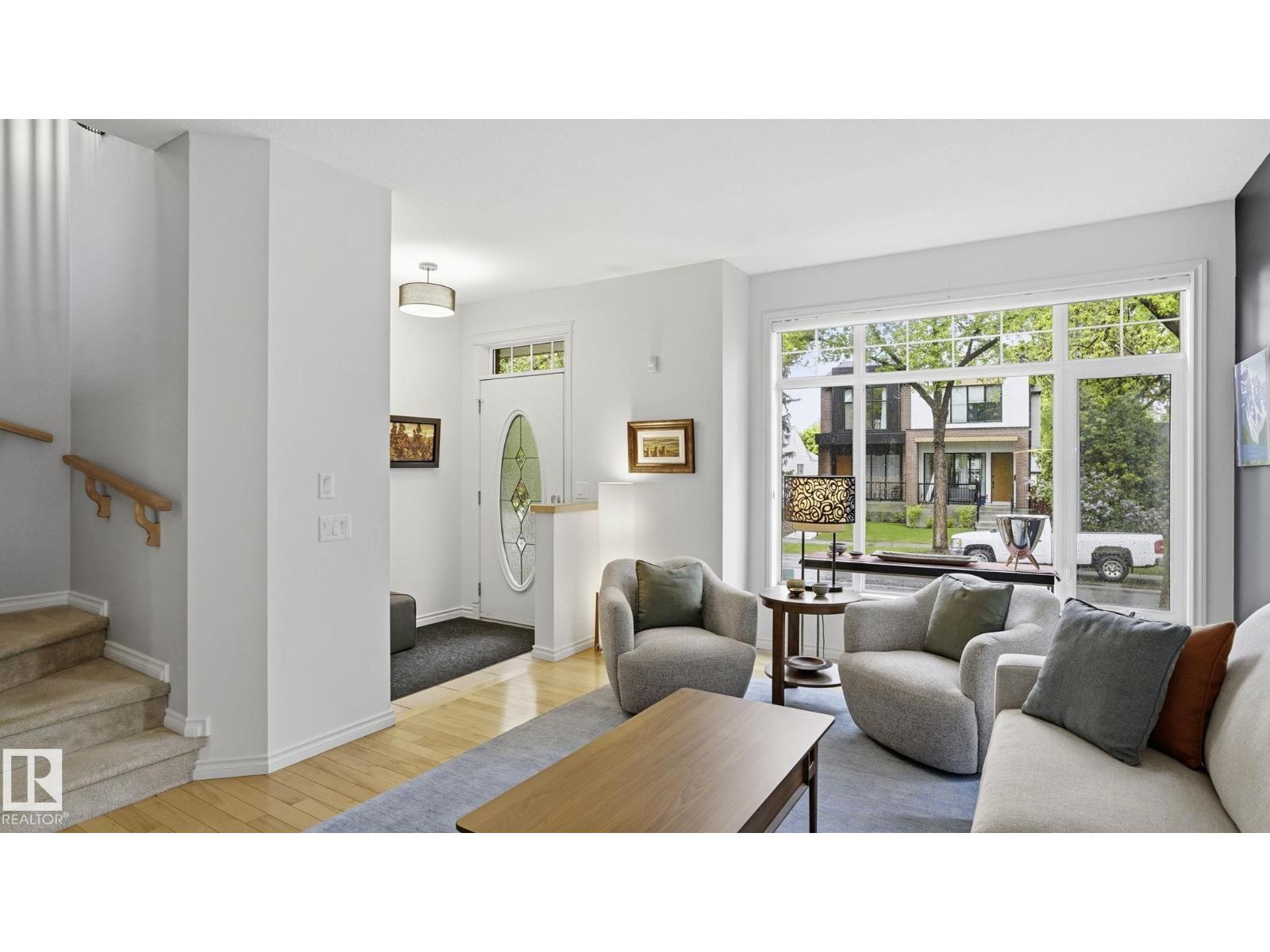 9551 73 AV NW - 8