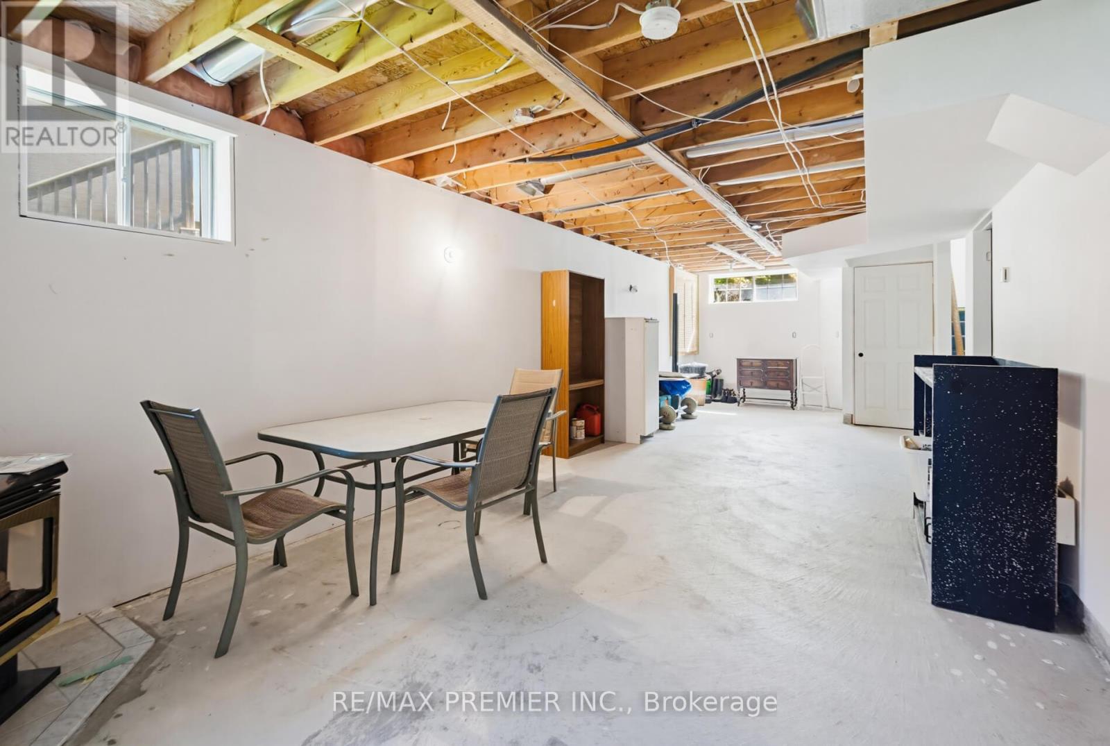 4 D.A. JONES AVENUE - 22