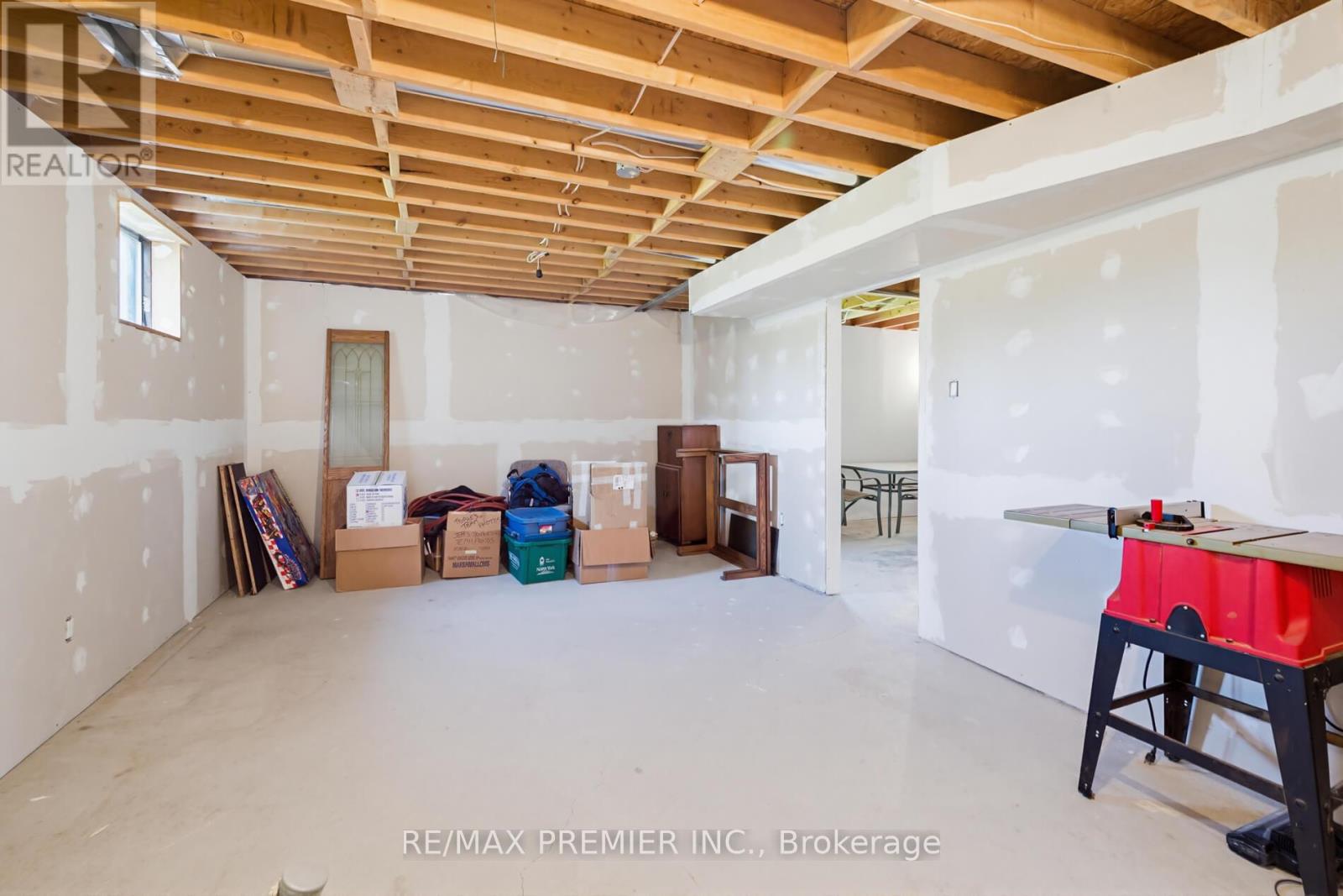 4 D.A. JONES AVENUE - 24
