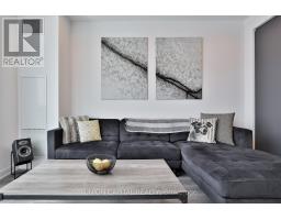 1002 - 30 Upper Mall Way, Vaughan, ON L4J0L7 Photo 7