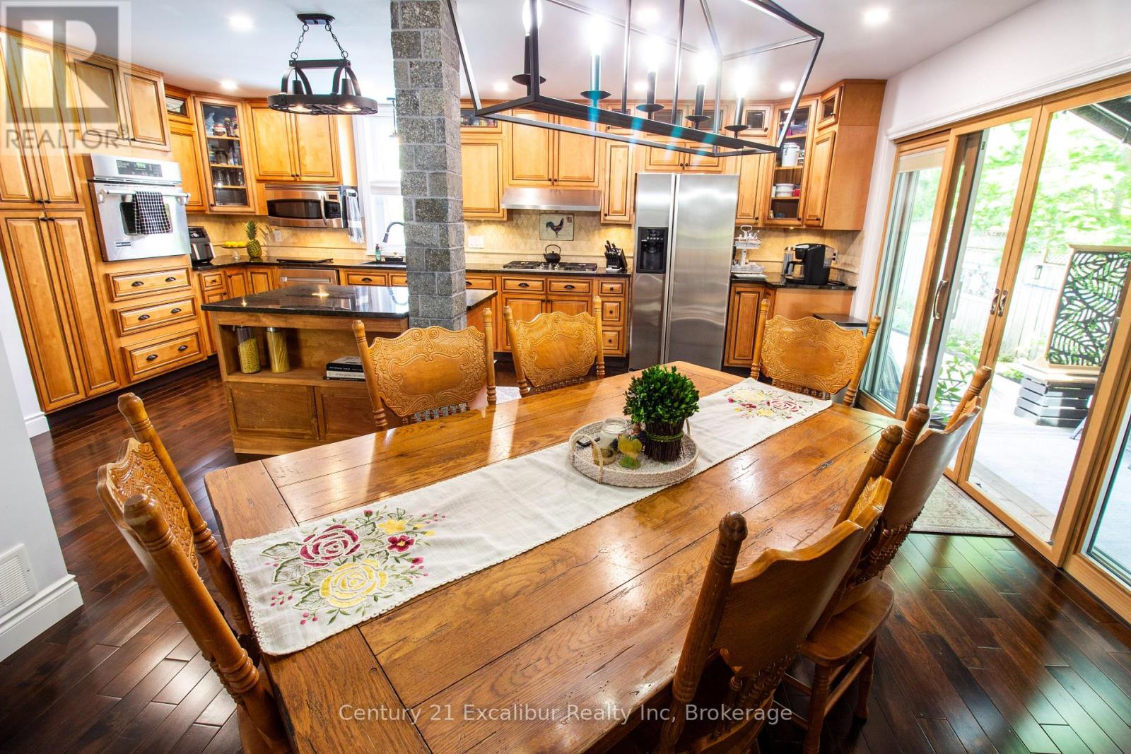 708 CAMPBELL AVENUE - 8