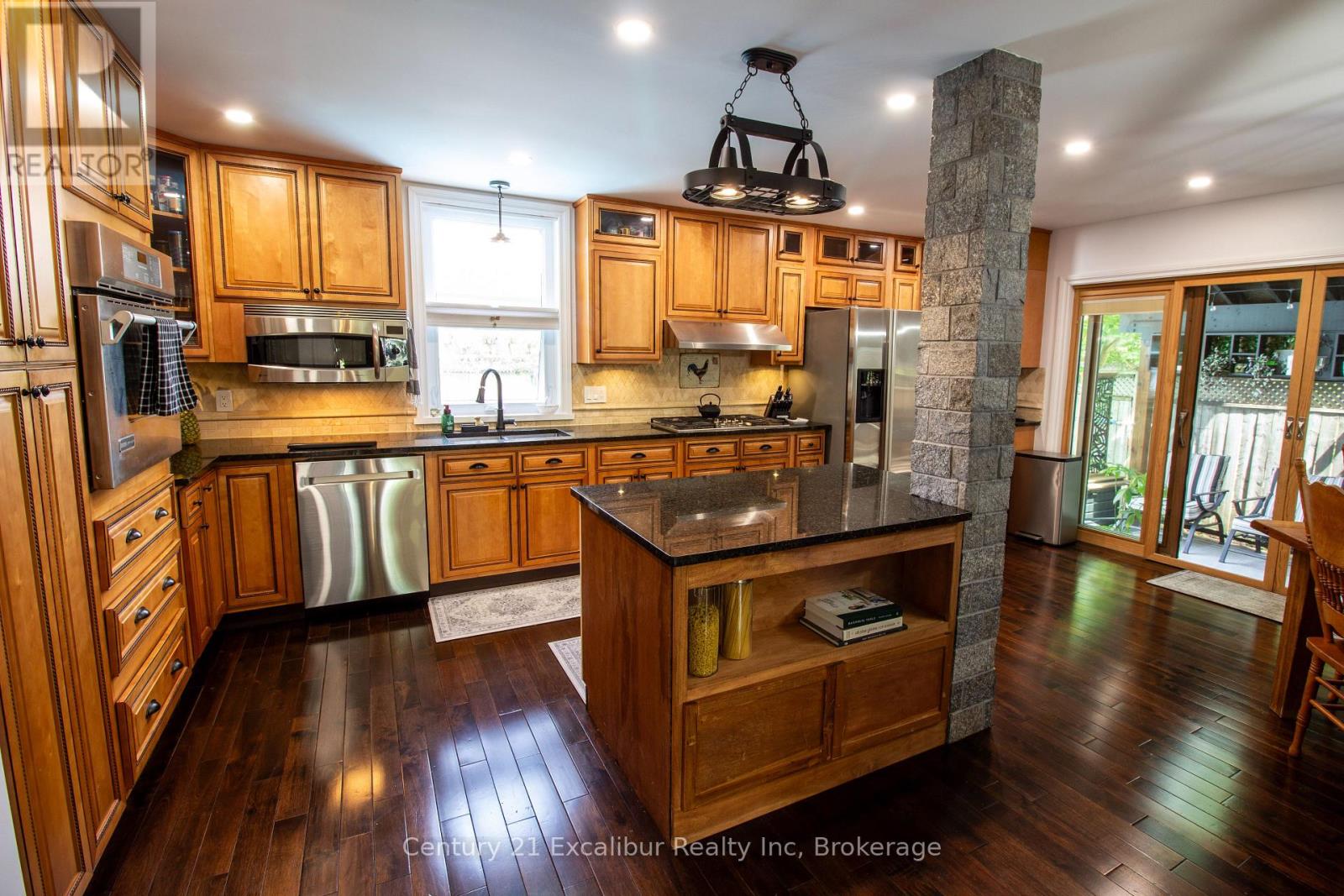 708 CAMPBELL AVENUE - 5