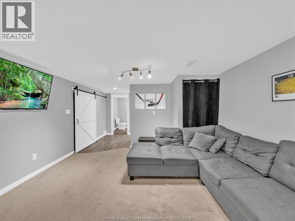 382 THORN RIDGE - 22