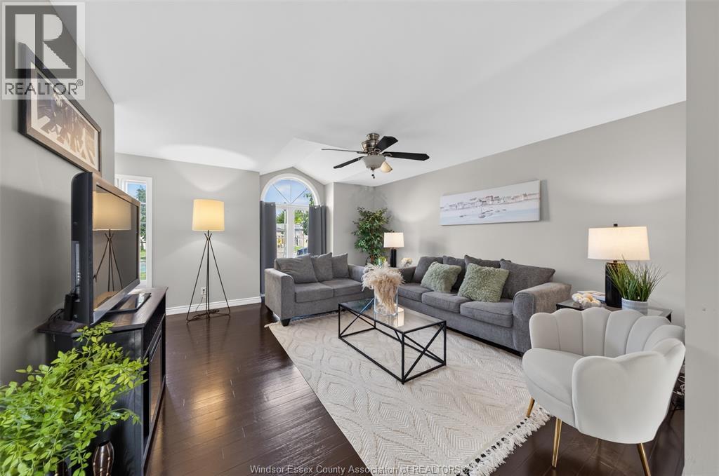 382 THORN RIDGE - 4