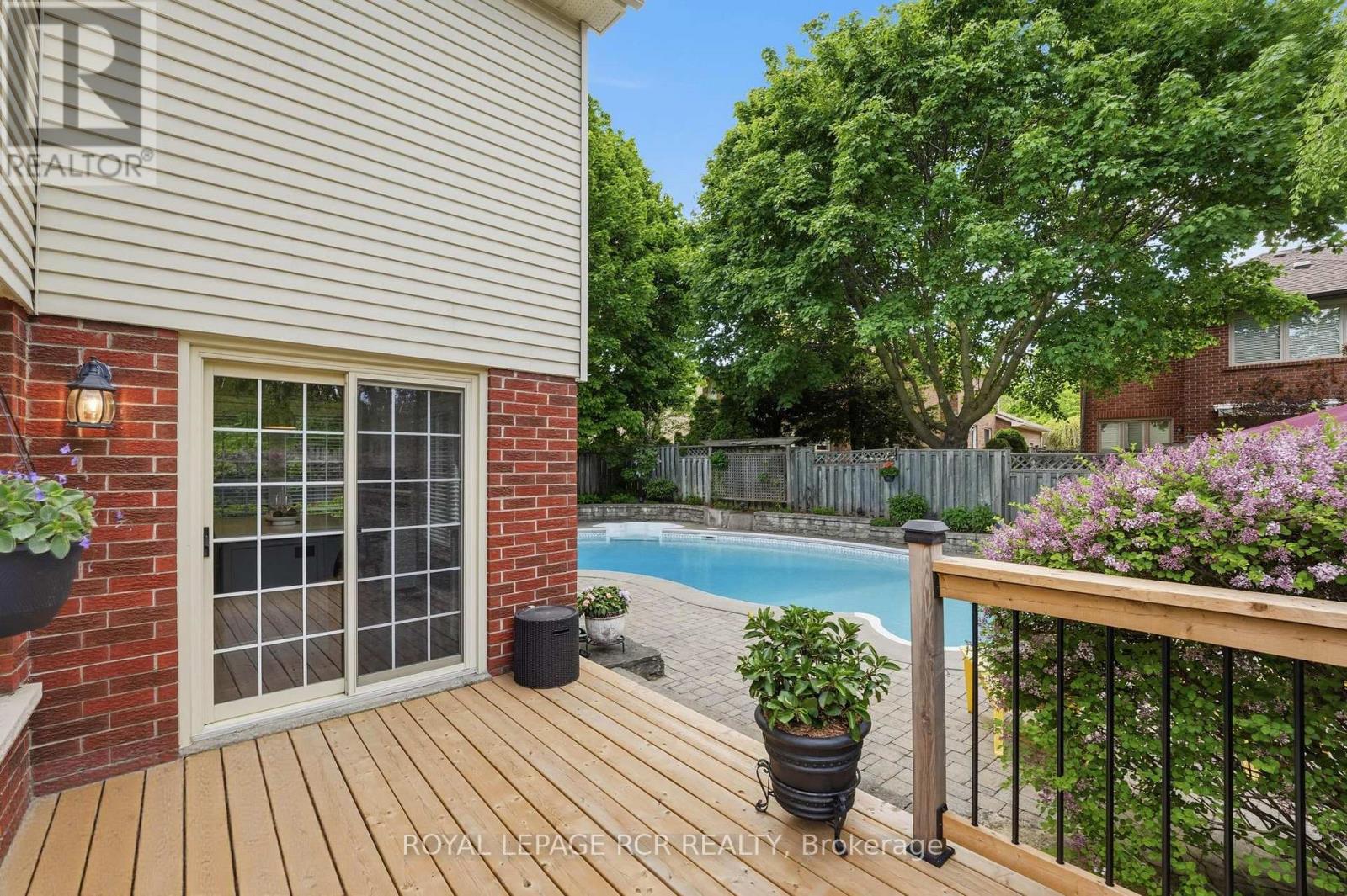 40 MOFFAT CRESCENT - 39