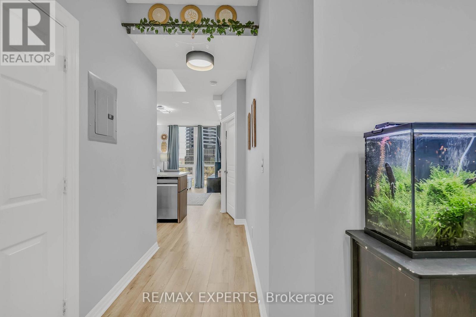 #401 220 BURNHAMTHORPE ROAD - 10