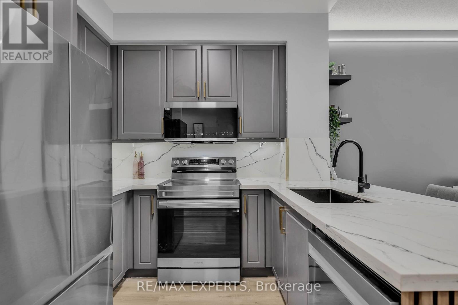 #401 220 BURNHAMTHORPE ROAD - 14