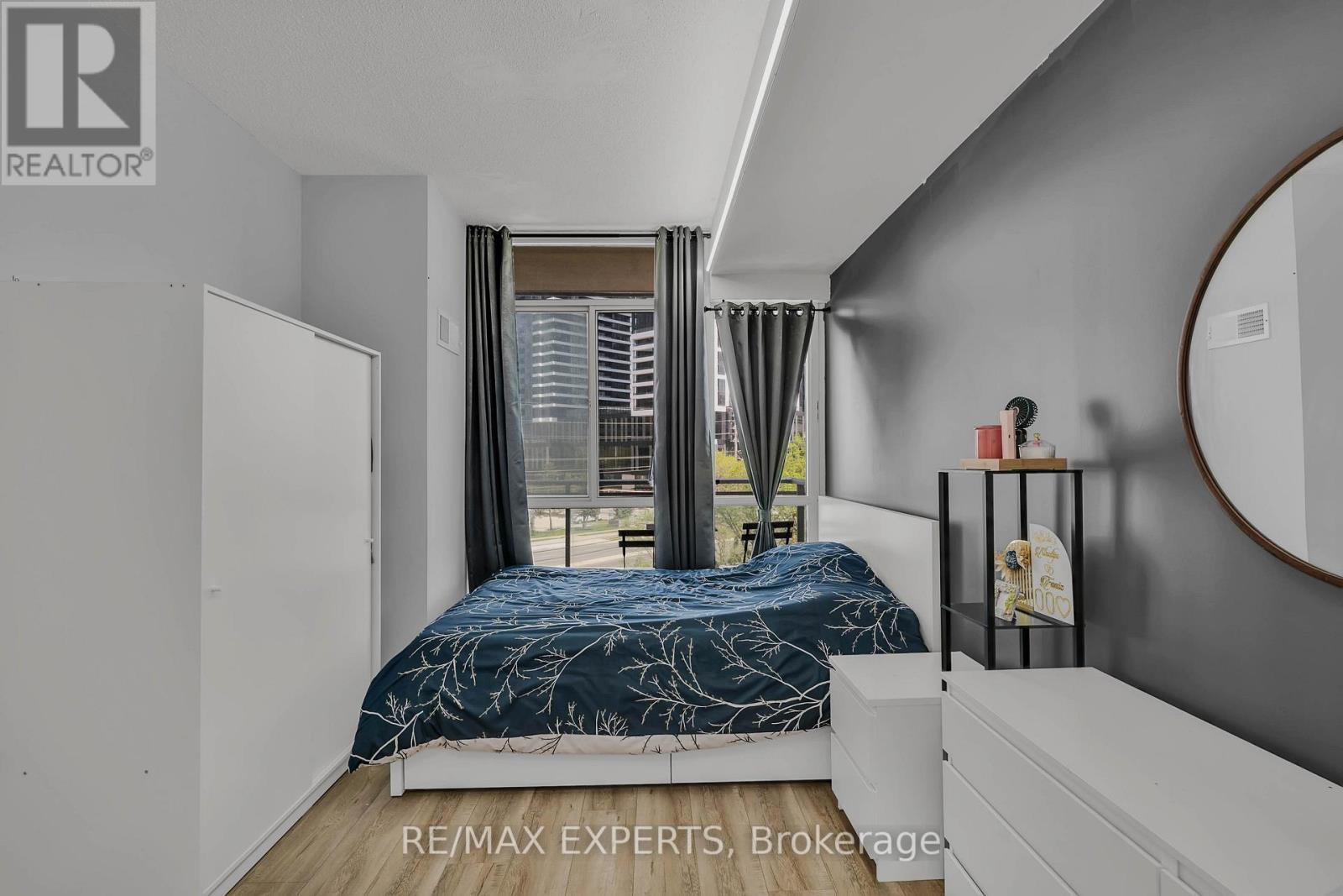 #401 220 BURNHAMTHORPE ROAD - 16
