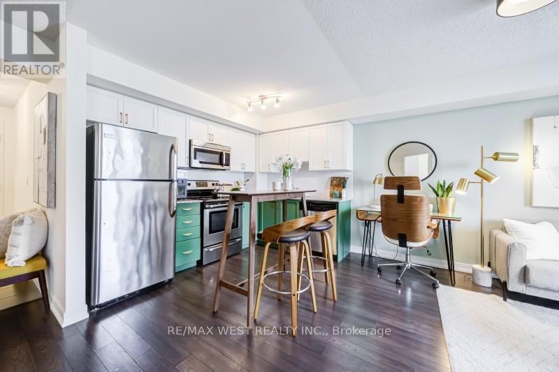 #704 812 LANSDOWNE AVENUE - 4
