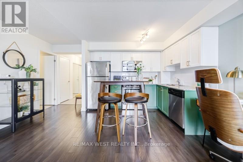 #704 812 LANSDOWNE AVENUE - 5