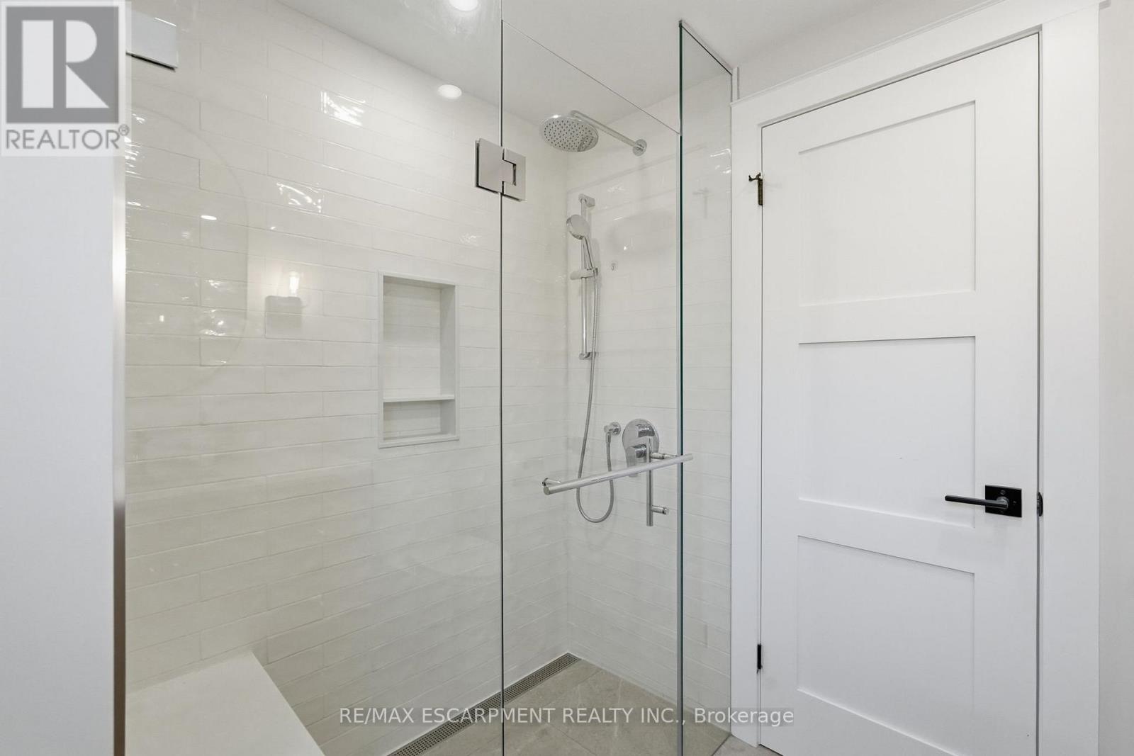 2418 BUTTERNUT CRESCENT - 28