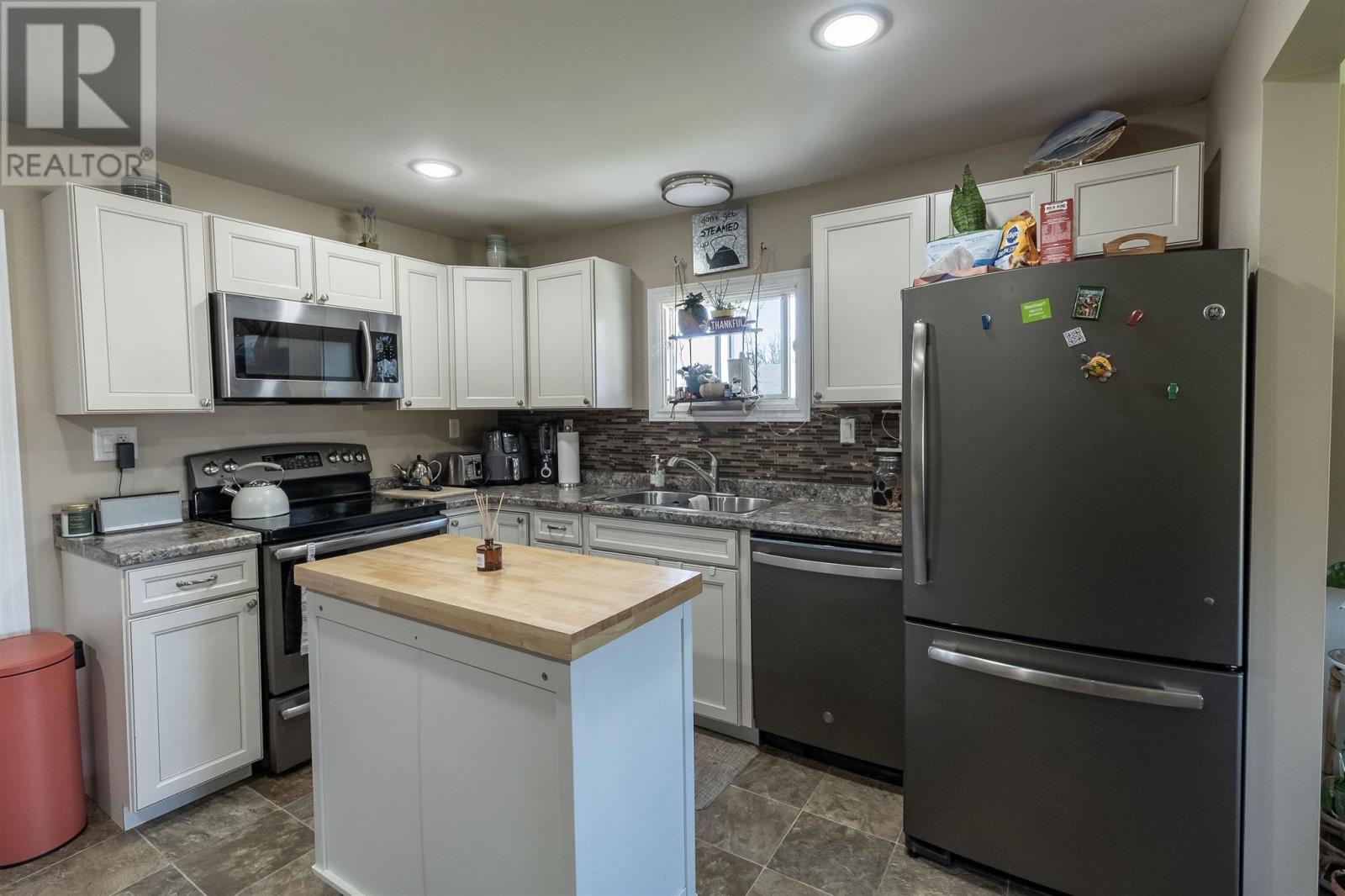 8 Dawson AVE - 6
