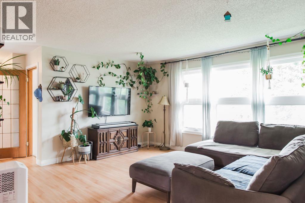 9332 70A Avenue - 3