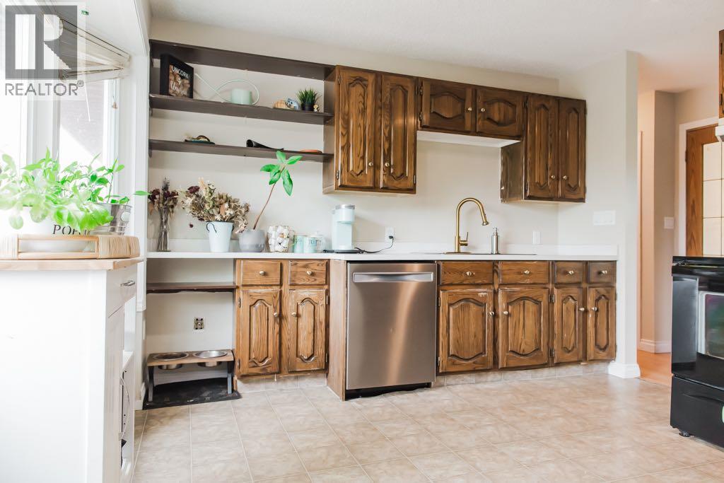 9332 70A Avenue - 7