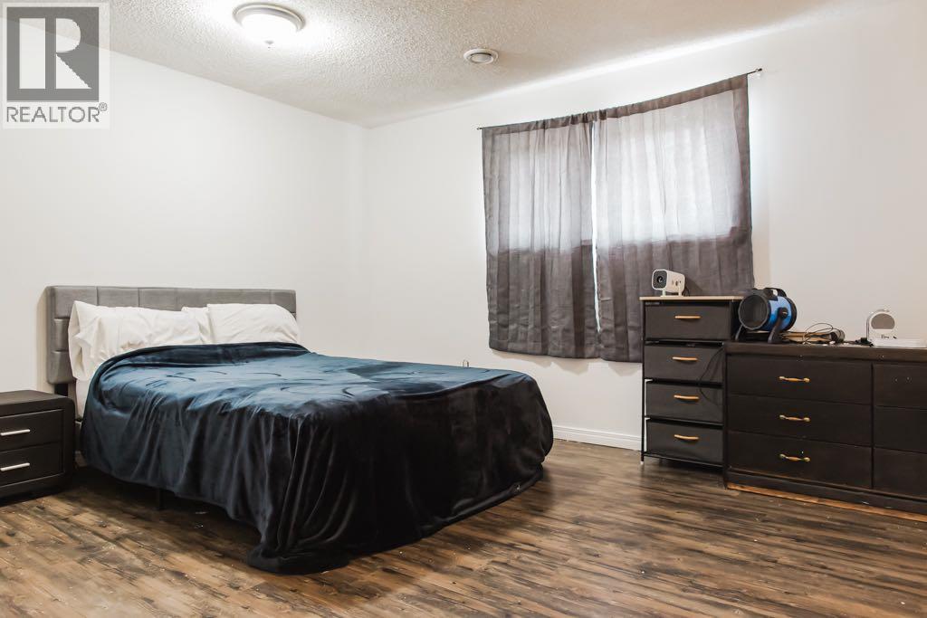 9332 70A Avenue - 23