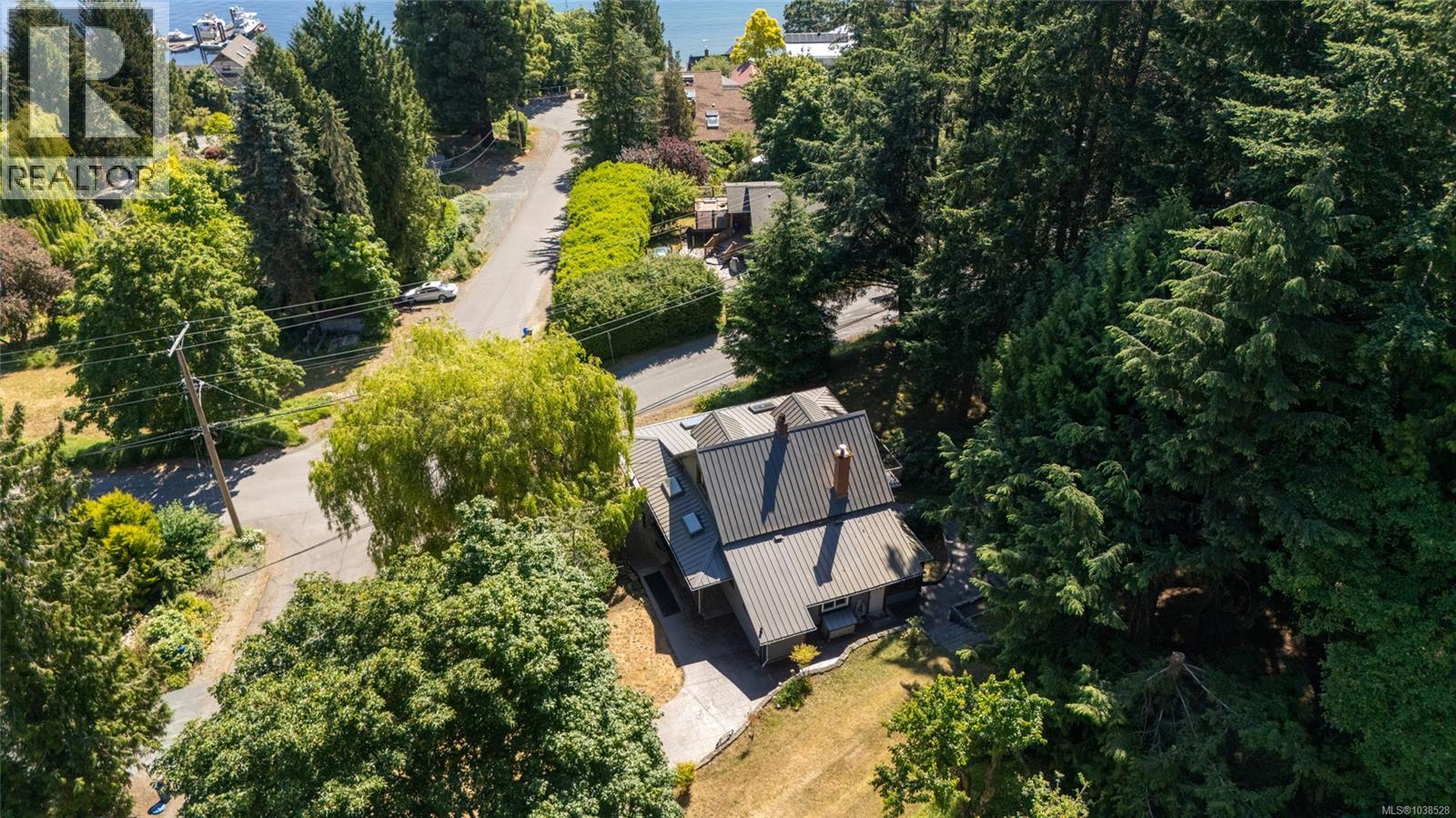 1038 Redcap St - 1