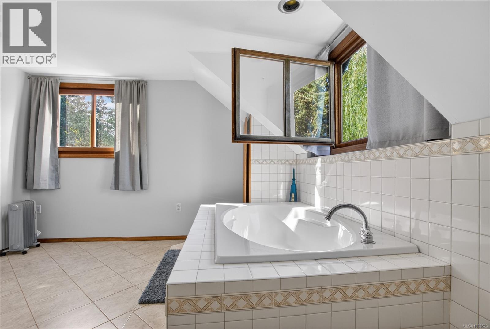 1038 Redcap St - 30