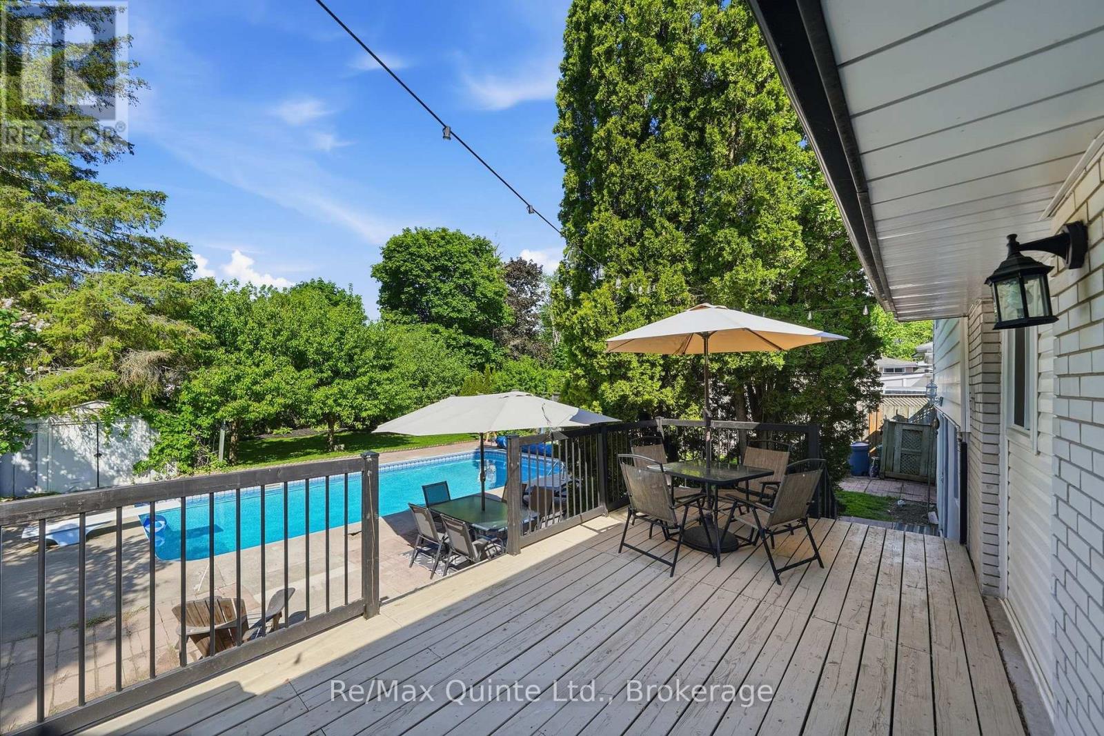 26 APPLEWOOD DRIVE - 33