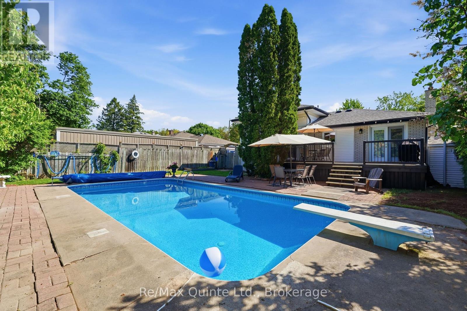 26 APPLEWOOD DRIVE - 36