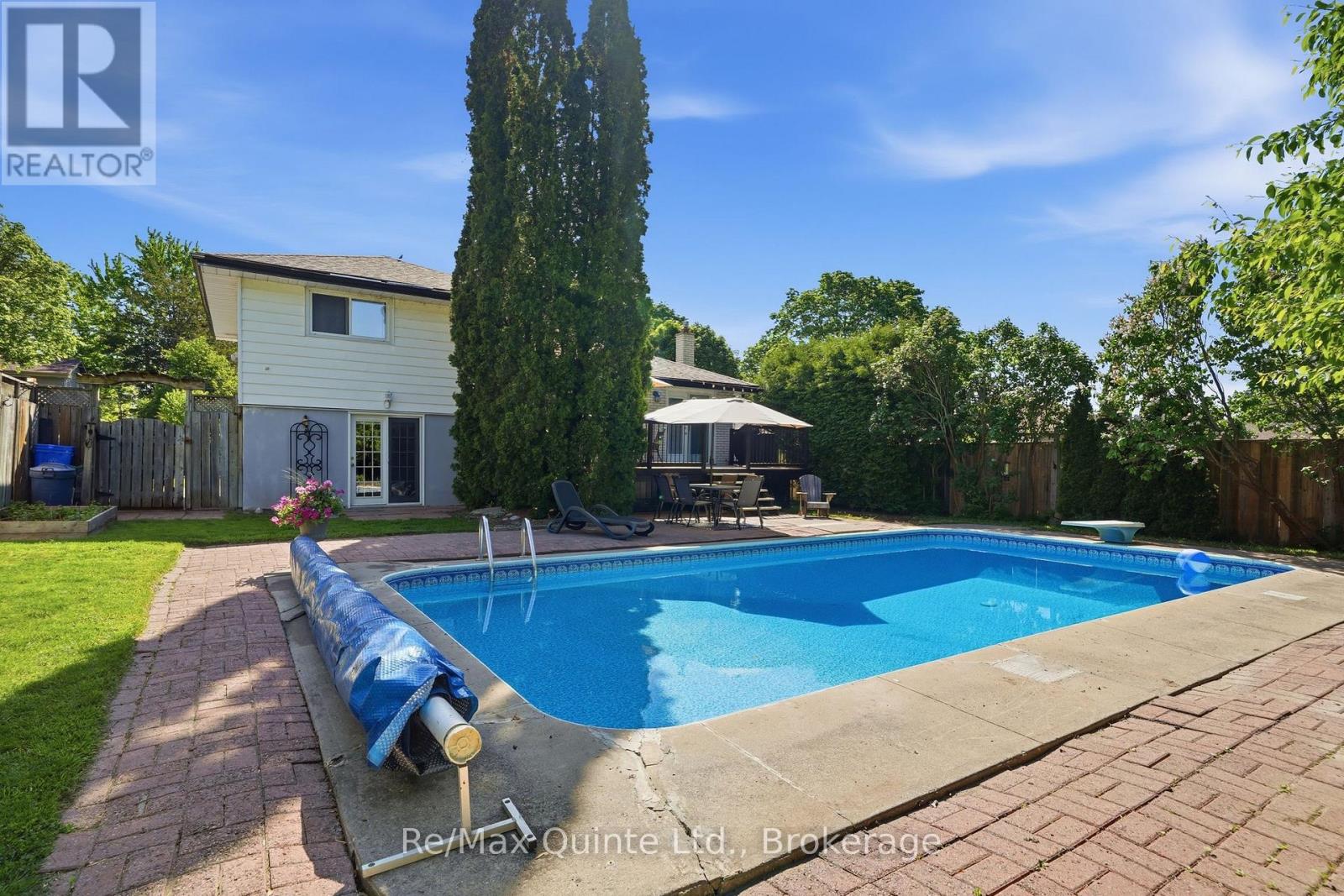 26 APPLEWOOD DRIVE - 37