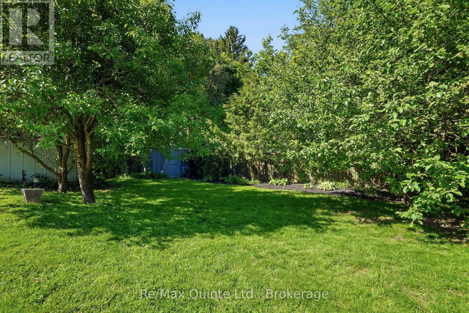 26 APPLEWOOD DRIVE - 41