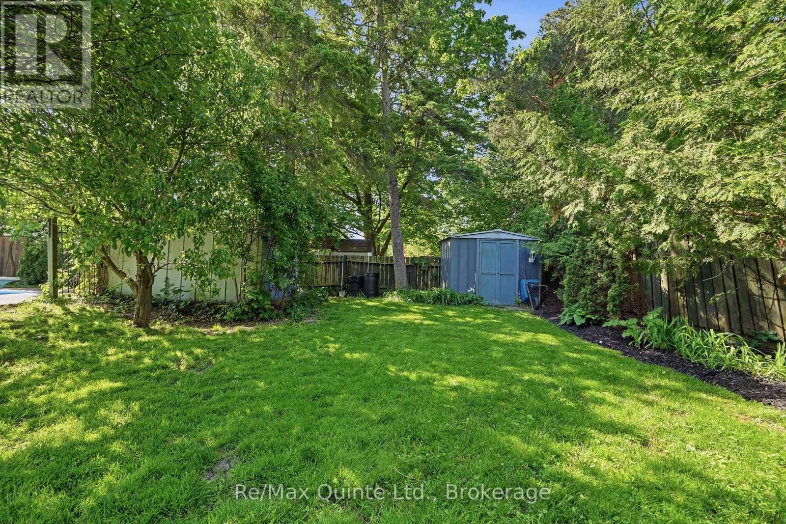 26 APPLEWOOD DRIVE - 43