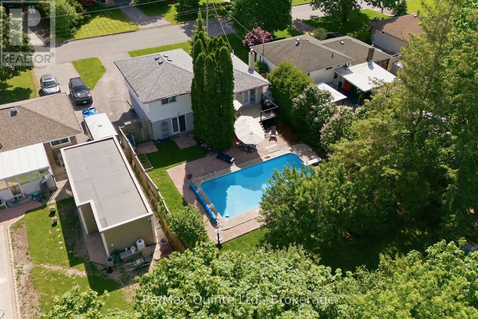 26 APPLEWOOD DRIVE - 45