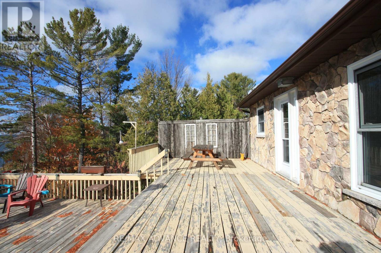 77 ROCKVIEW ROAD - 40