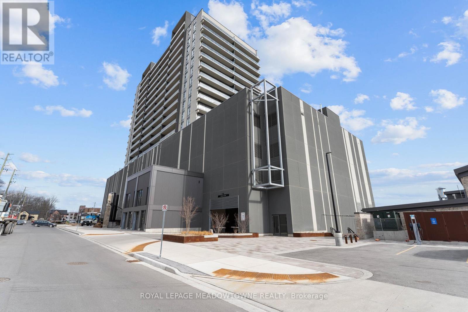 #1304 15 GLEBE STREET E - 32