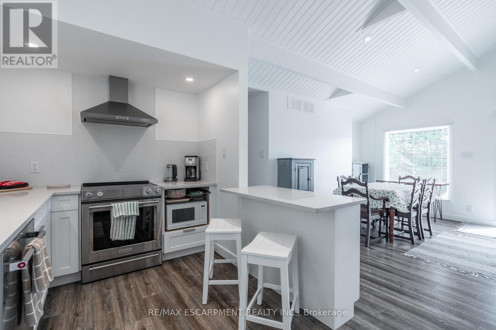 1056 INAWENDAWIN ROAD - 11