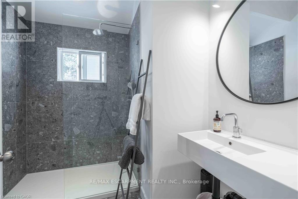 1056 INAWENDAWIN ROAD - 22